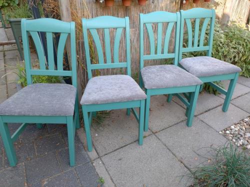 Stoelen, eetkamerstoelen met nieuwe bekleding!