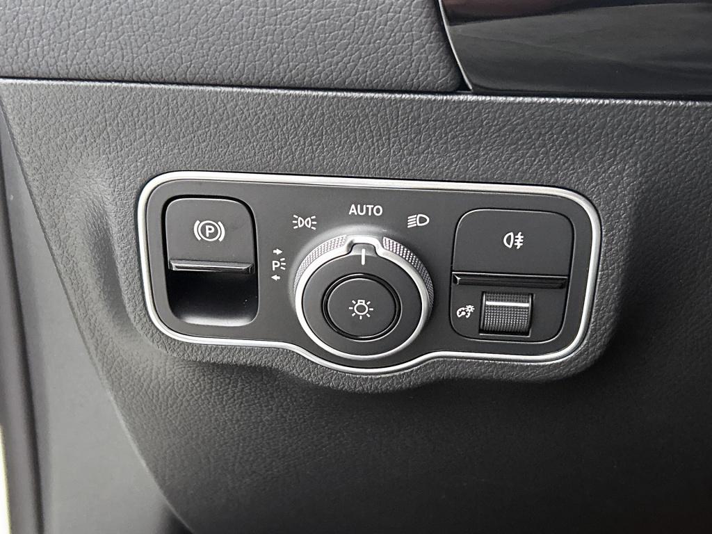 Mercedes-Benz Gla-klasse 180 business solution amg | premium plus pakket | 