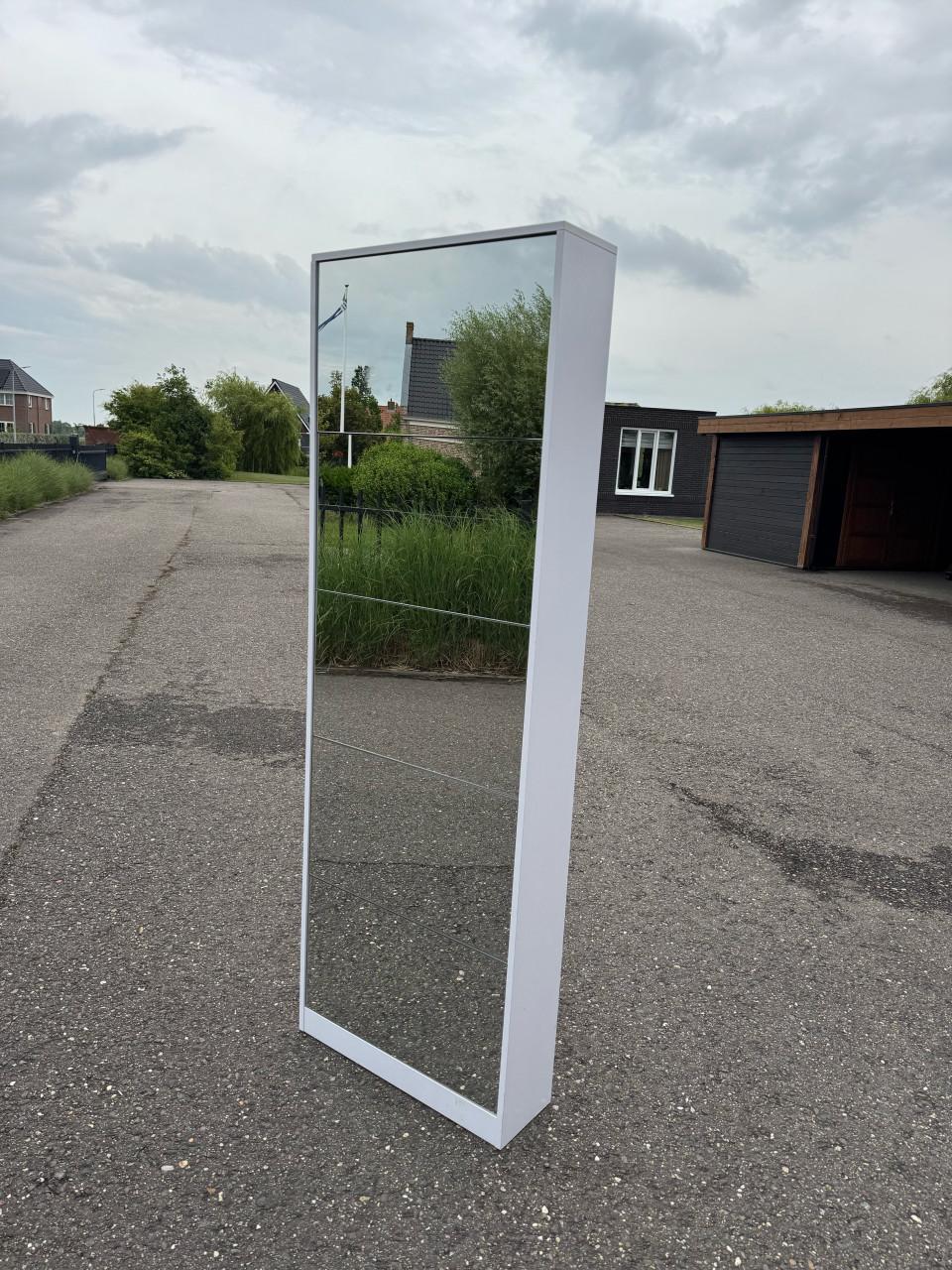 Schoenenkast met spiegel afm. H 185 B 64 D 20