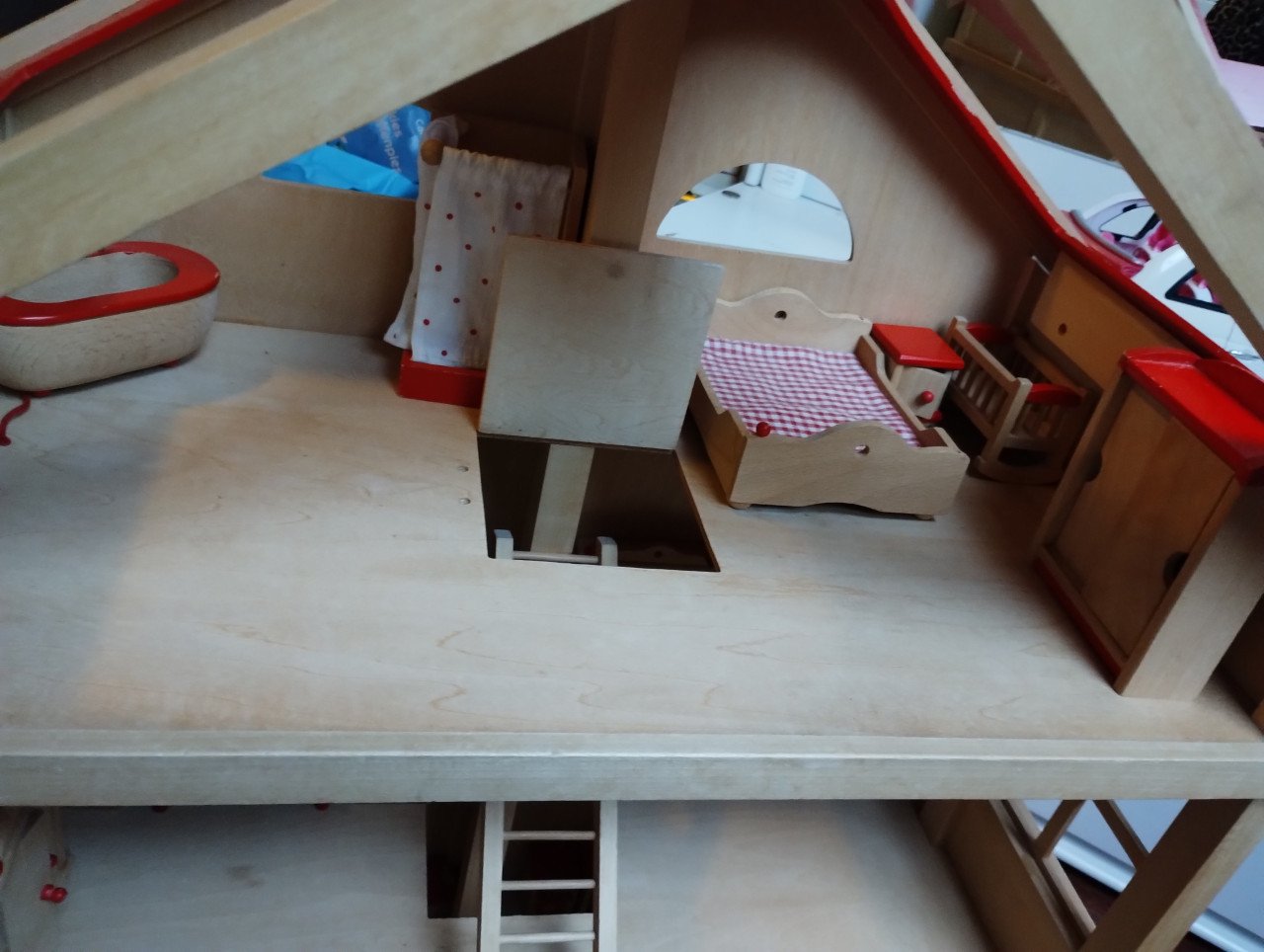 Houten poppenhuis