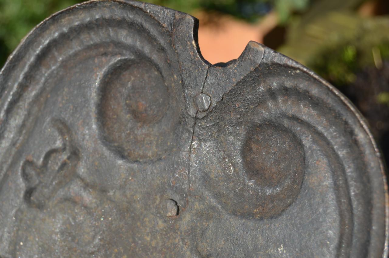 Fraaie, en zware, gietijzeren Kolenkit Leeuwenkop