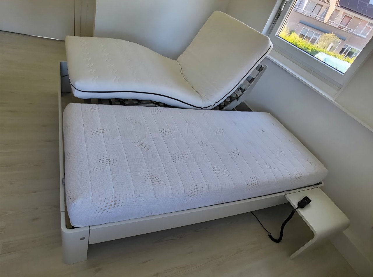 Schone en nette matrassen (1 auping) + bedbodems met functies