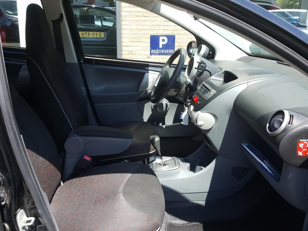 Peugeot 107 1.0 12v 5d 2-tronic automaat airco | lm-velgen | radio met cd-s