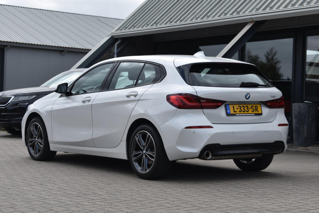 BMW 1 Serie 118i sport line | stoelverwarming | apple carplay | android aut