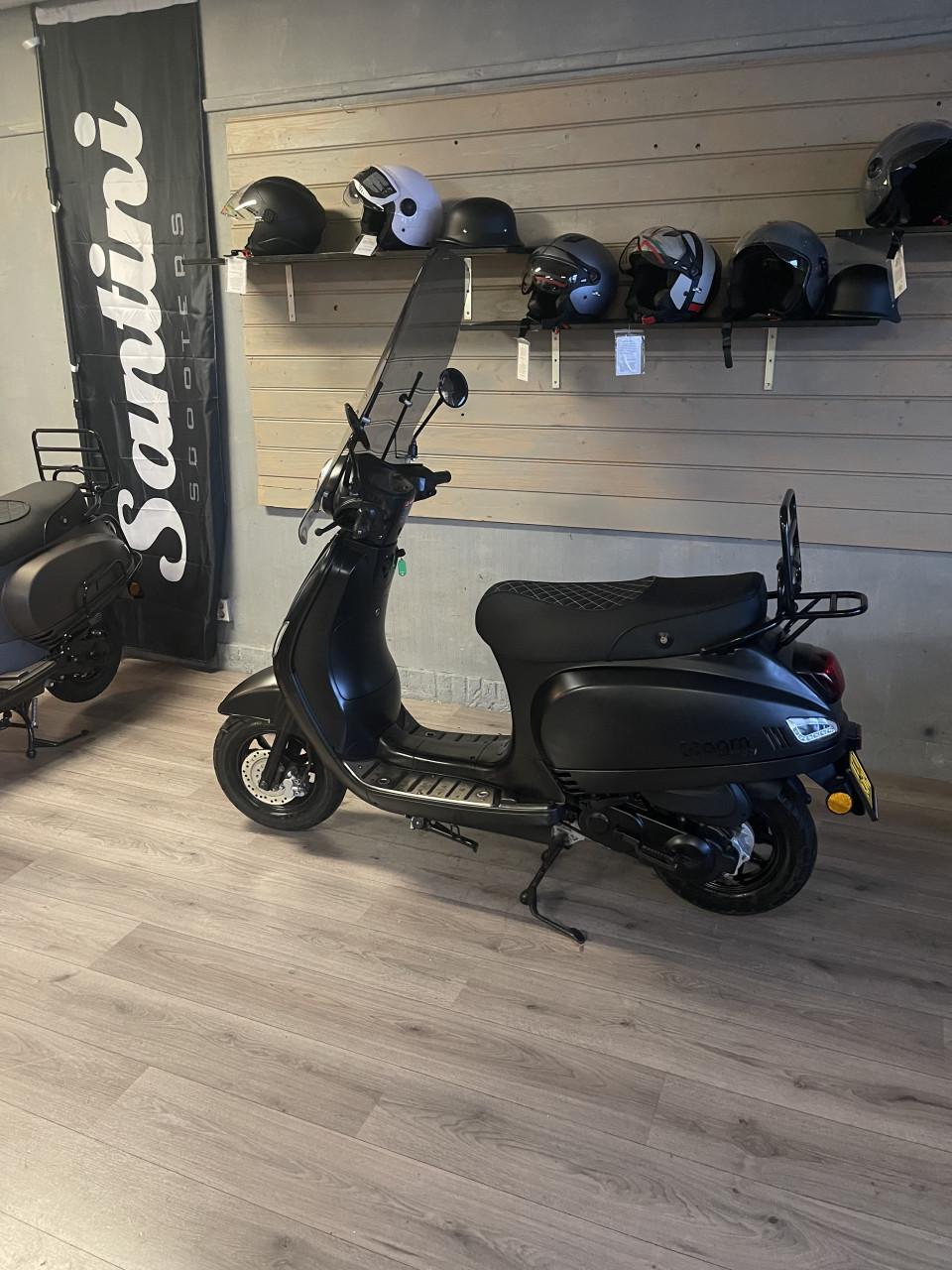 Scooterpromo Goes AGM VX50.  45 km
