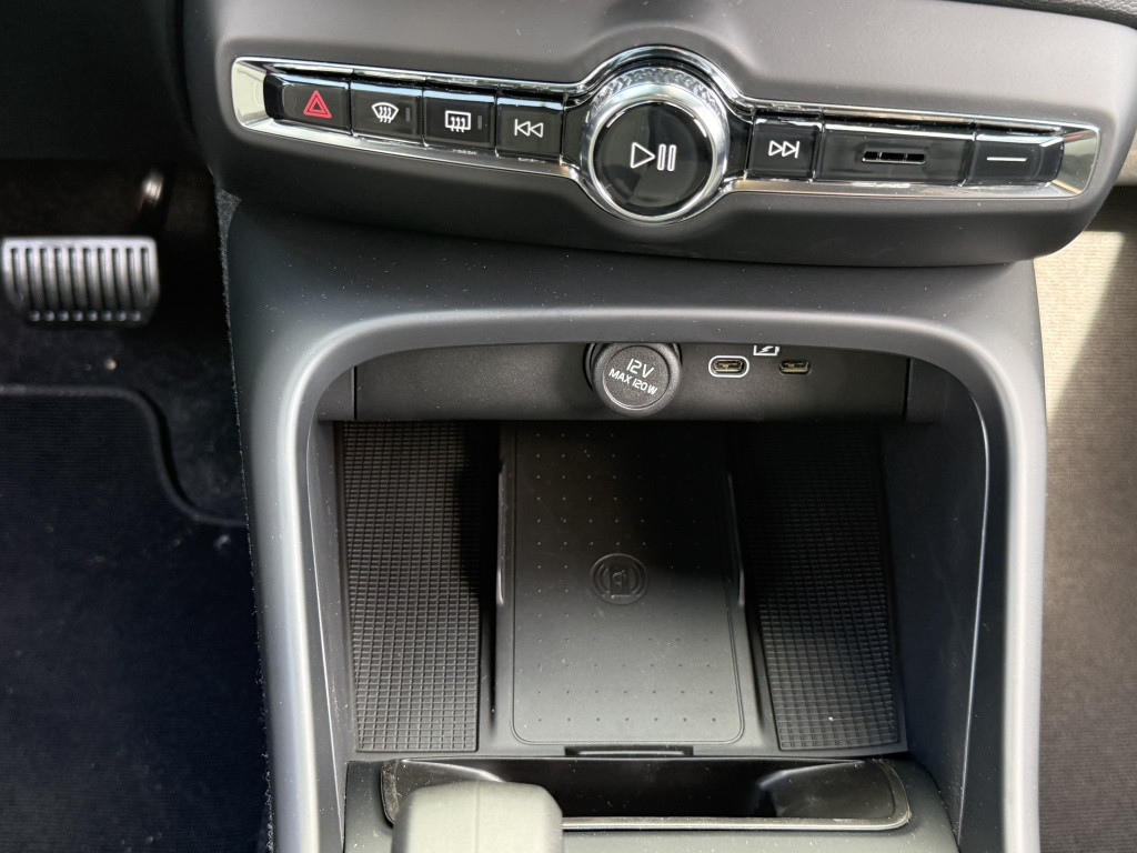 Volvo Ex40 extended range plus dark