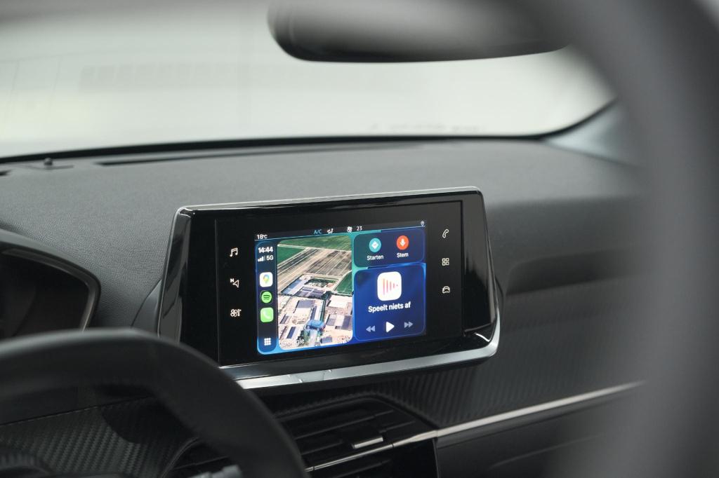 Peugeot 208 puretech 100 allure | apple carplay | parkeersensoren