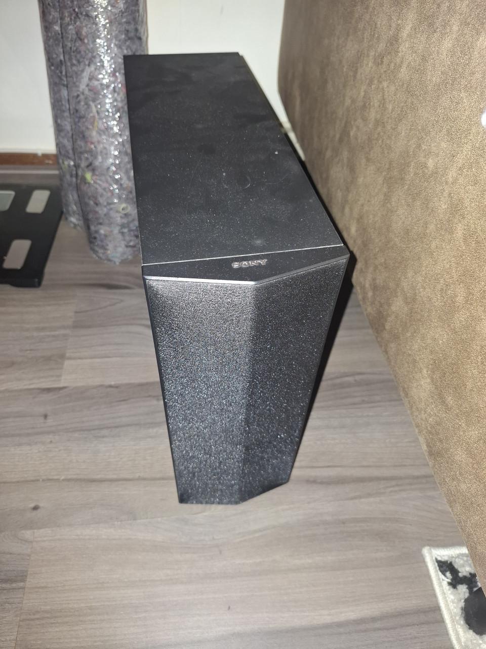 50 inch Sony TV met soundbar en woofer
