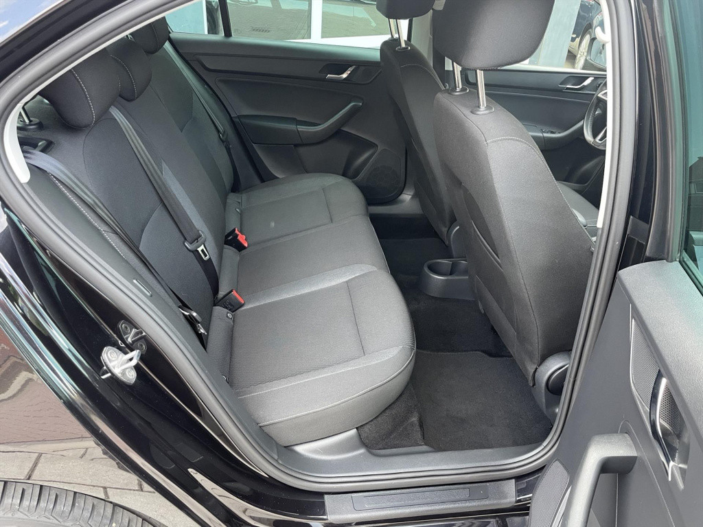 Skoda Rapid 1.2 tsi 66kw hatchback h5 edition