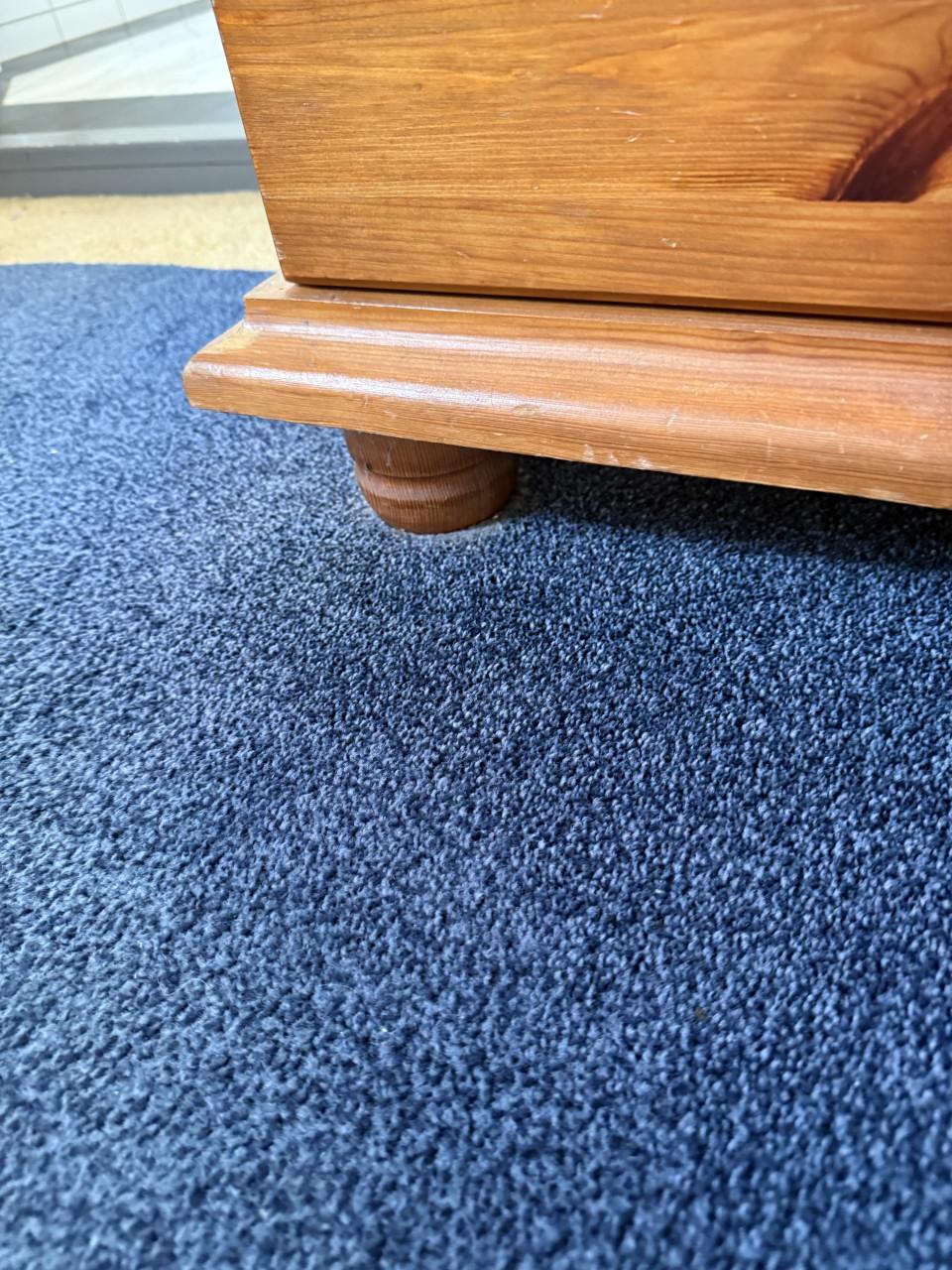 Houten kledingkast met hang en leg planken