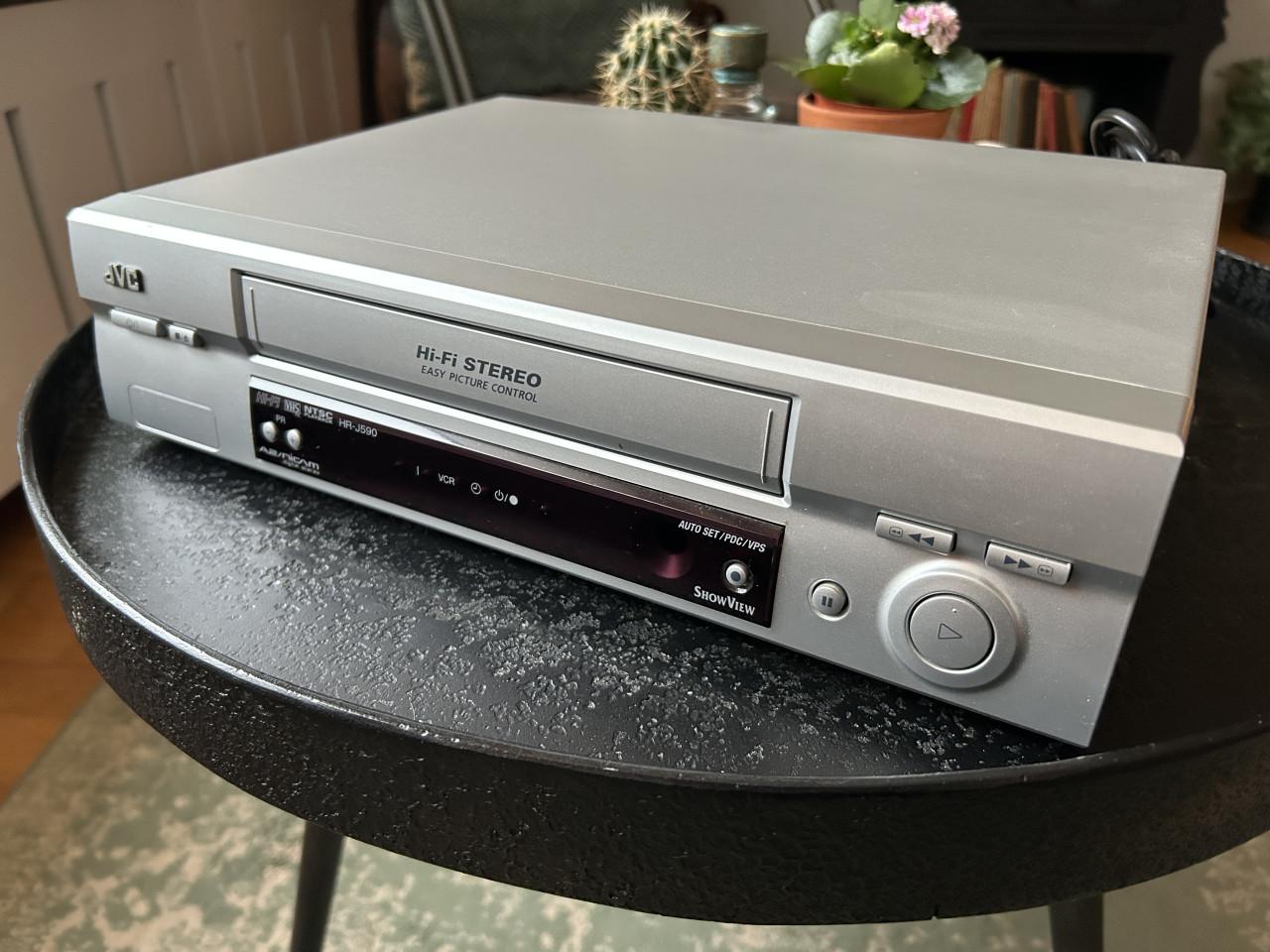 Video cassette recorder