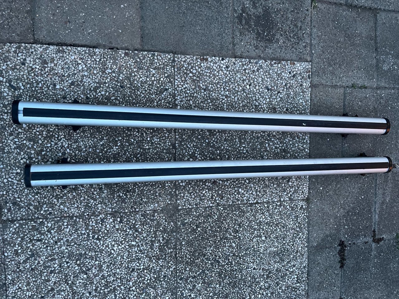Dakdragers voor een auto met gesloten rails