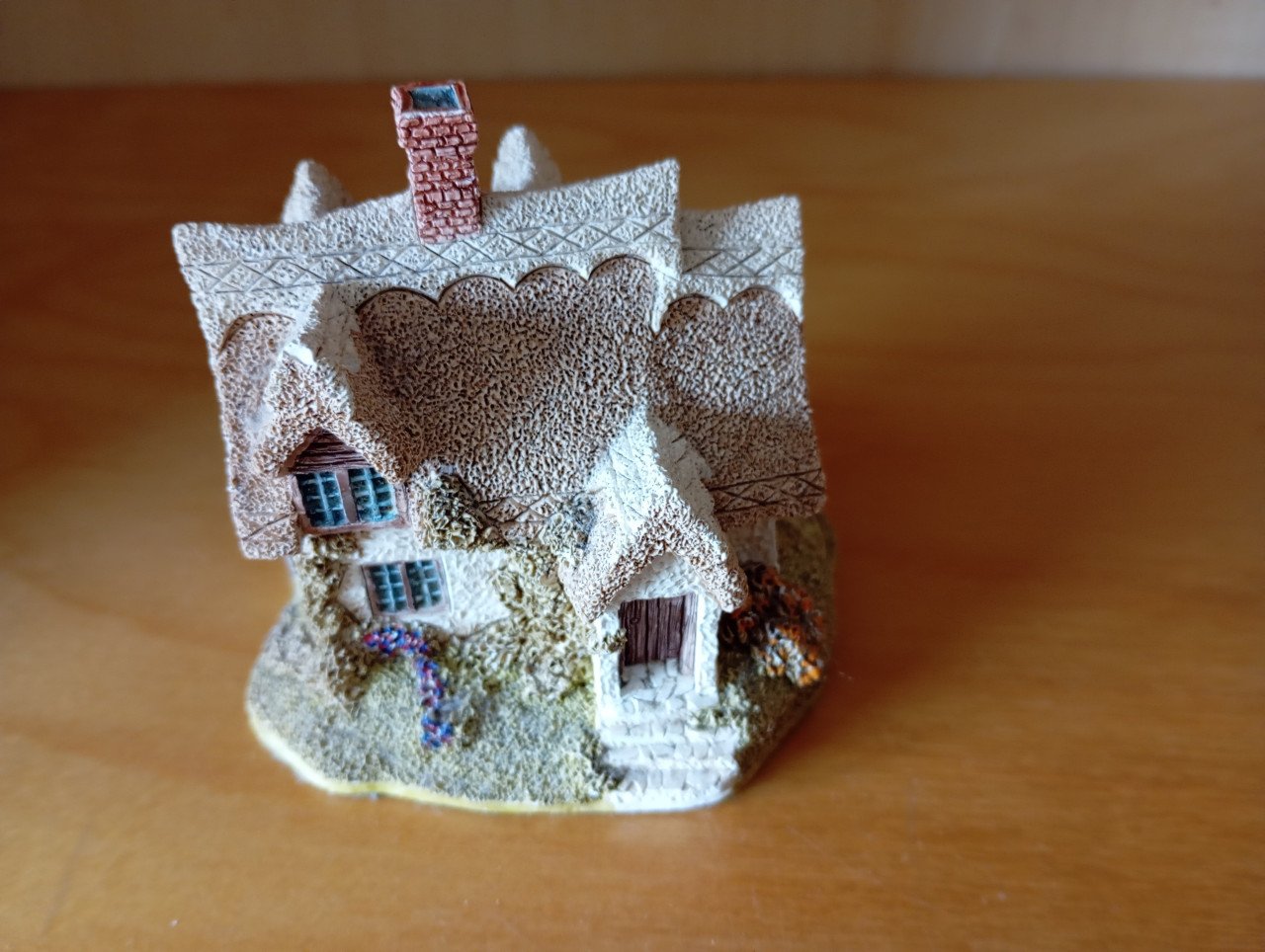 21 huisjes: 5 Lilliput Lane, 6 Amsterdamse grachten en 10 diversen.