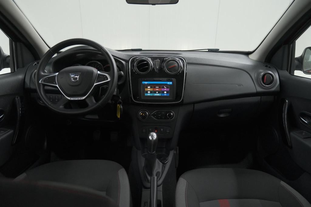 Dacia Sandero tce 90 tech road | trekhaak | navigatie | parkeersensoren