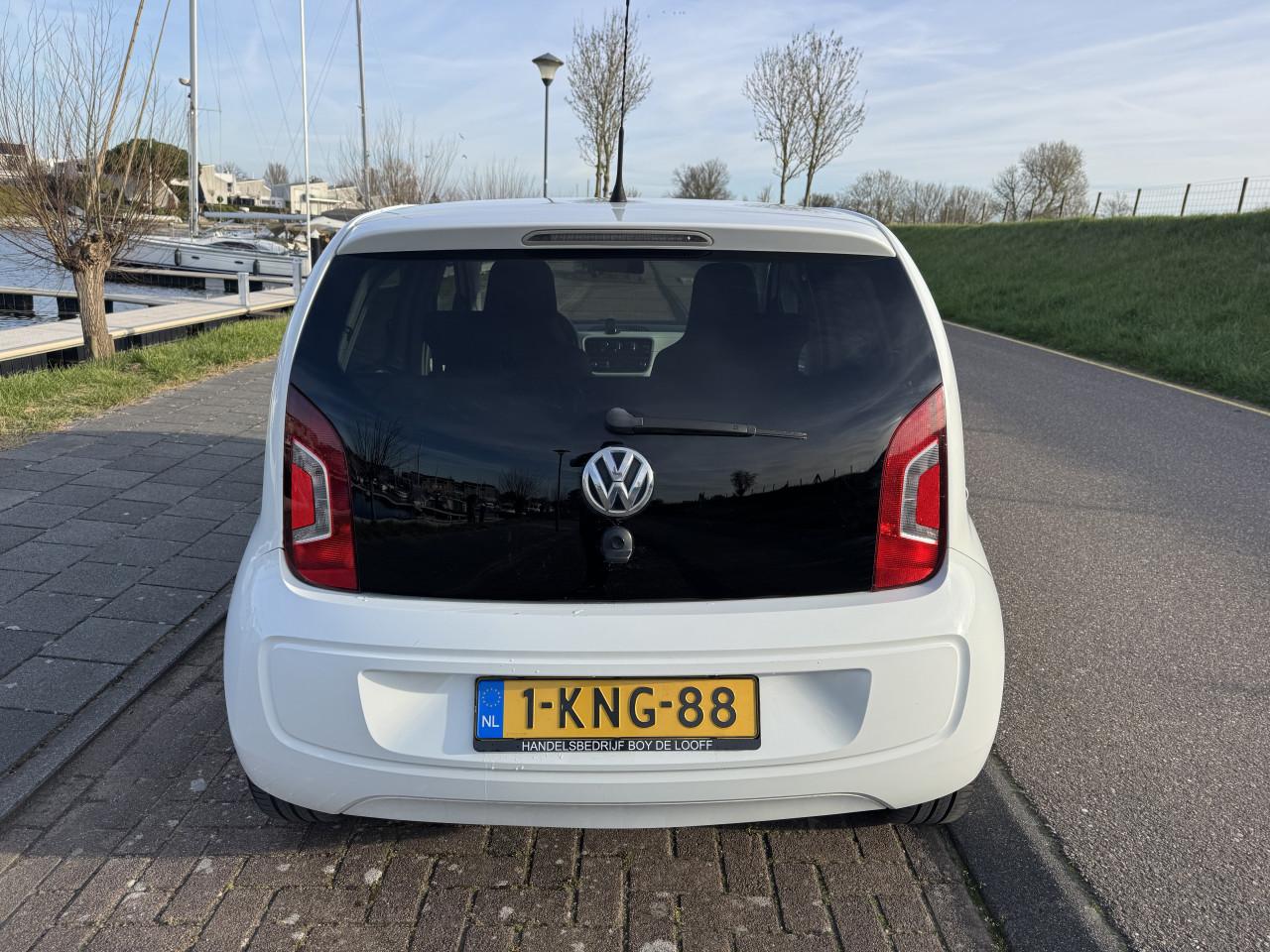 Volkswagen 1.0 High up! Bluemotion white edition