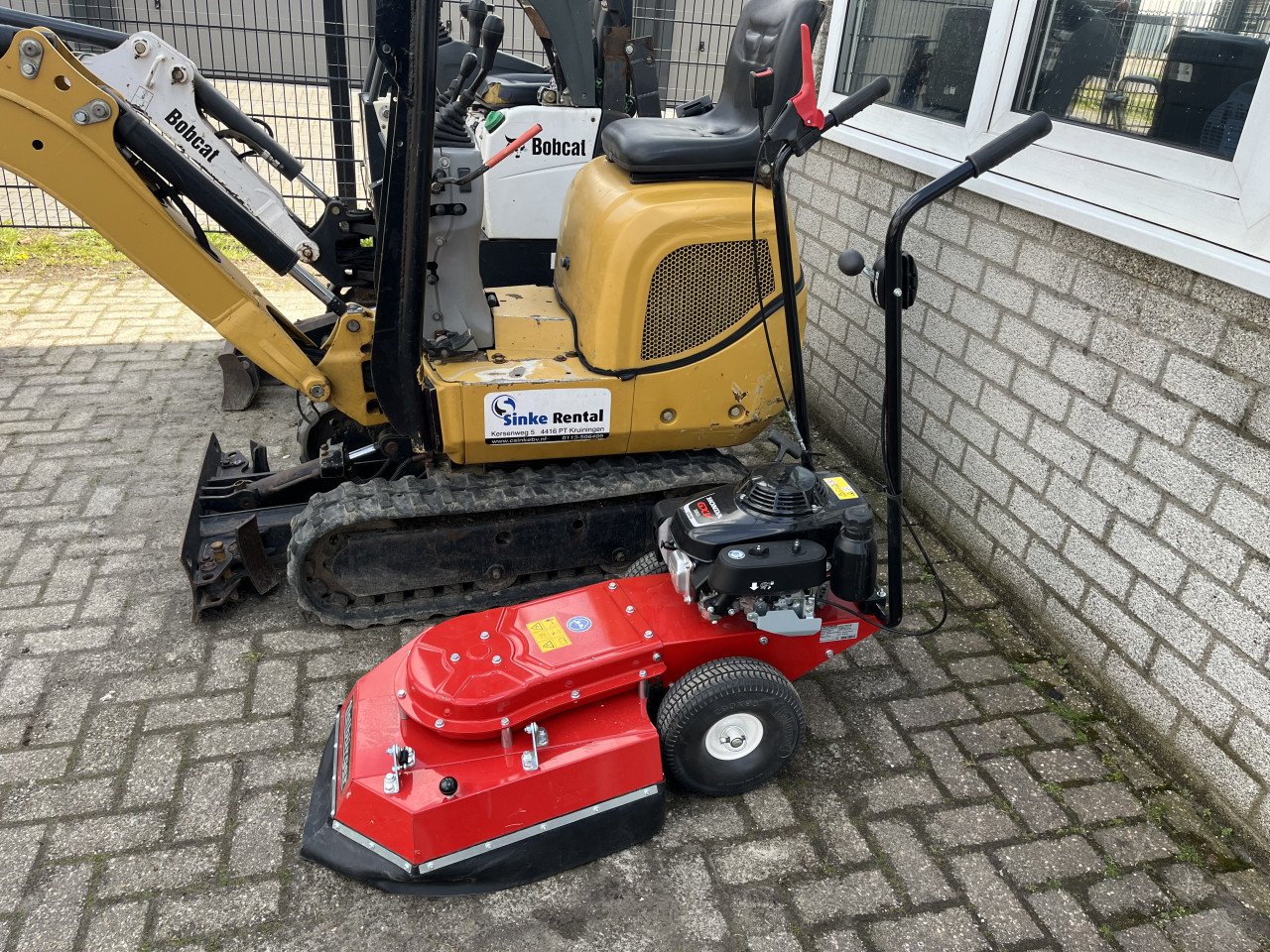 Bakfrees, onkruidborstelmachine, stobbenfrees, diverse park en tuinmachines