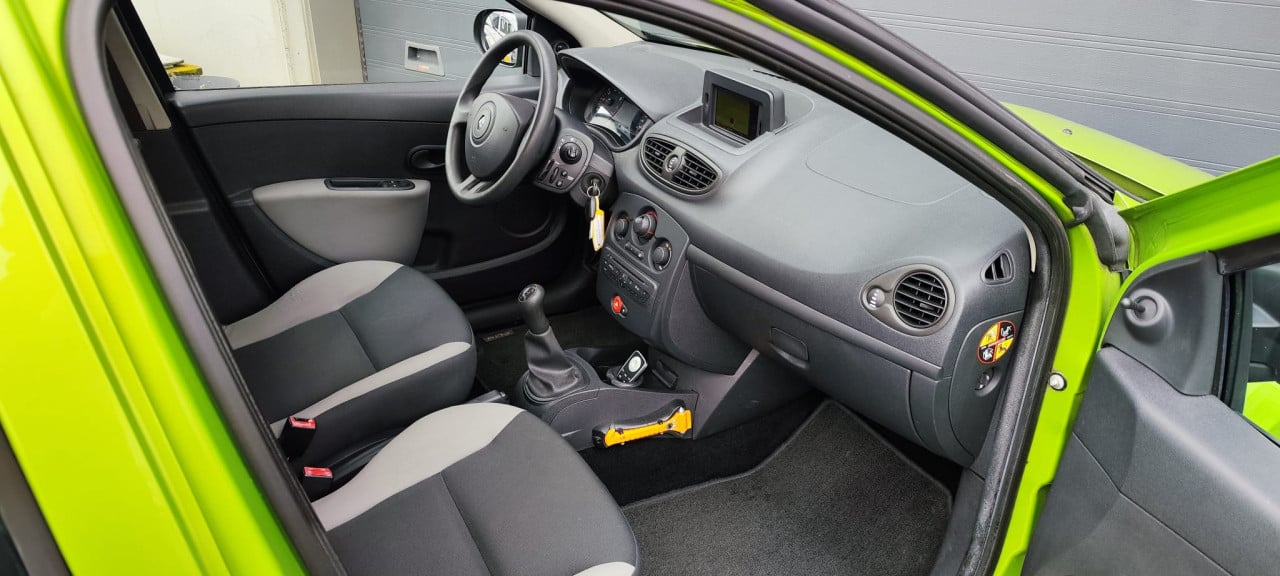 TE KOOP RENAULT CLIO 1.2 SPECIAL LINE IN TOPSTAAT 95.227 KM