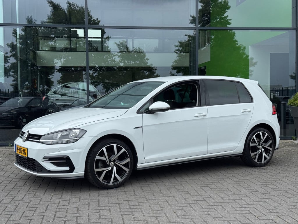 Volkswagen Golf 1.0 tsi r-line * navigatie * adaptieve cruise control * pdc