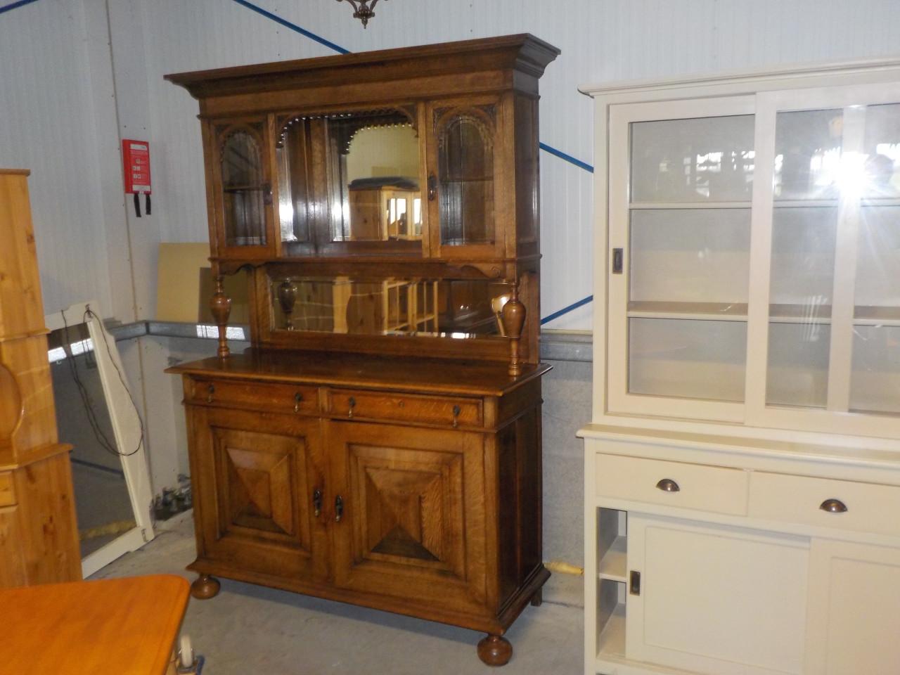 In zeer goede staat een juweeltje van een antieke kast