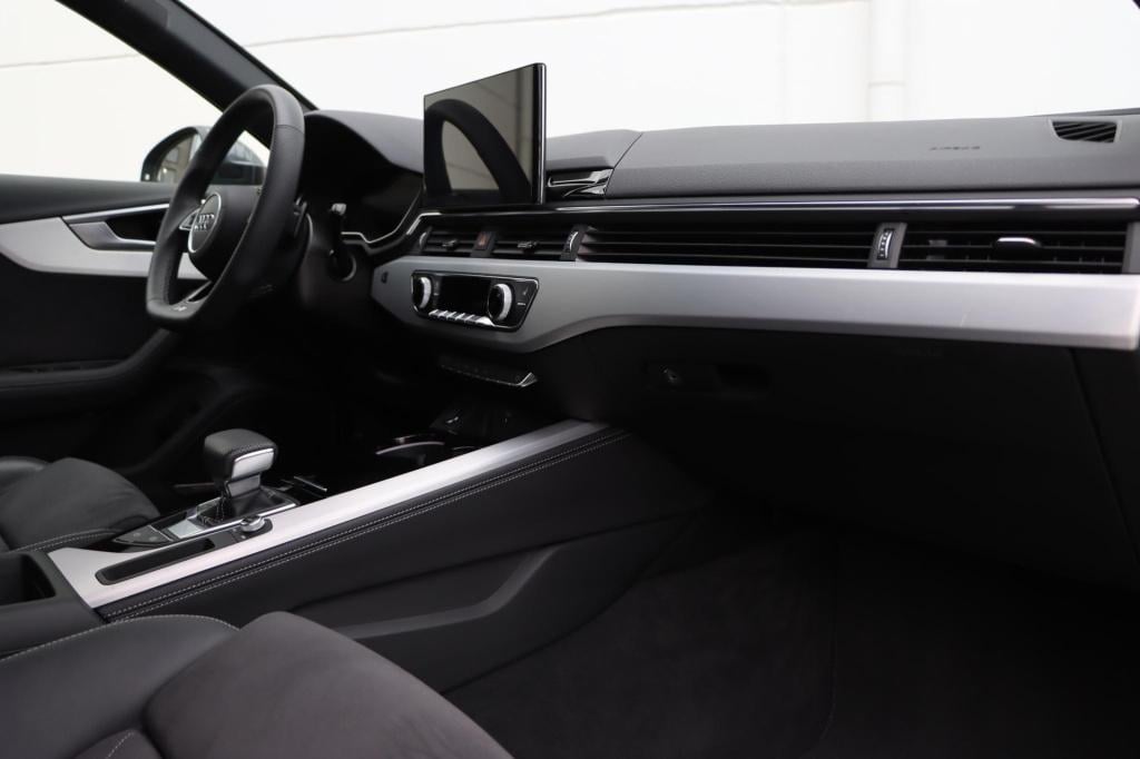 Audi A4 avant 35 tfsi s edition competition 150pk s-tronic