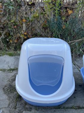 2 kattenbakken z.g.a.n.