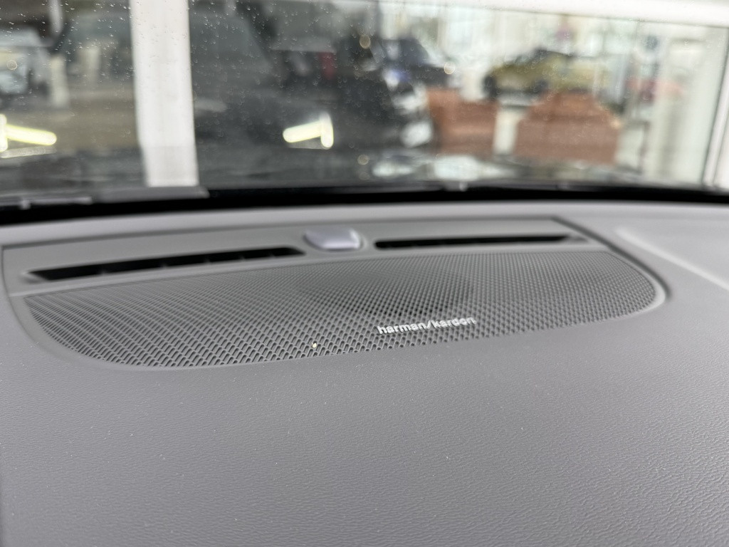 Volvo Ec40 extended ultra black edition ceramic coating+