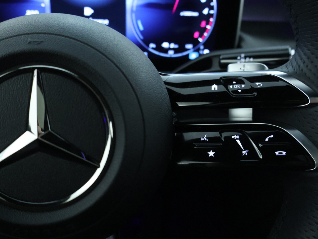 Mercedes-Benz Glc 300 de 4matic amg line | trekhaak | panoramadak | multisp