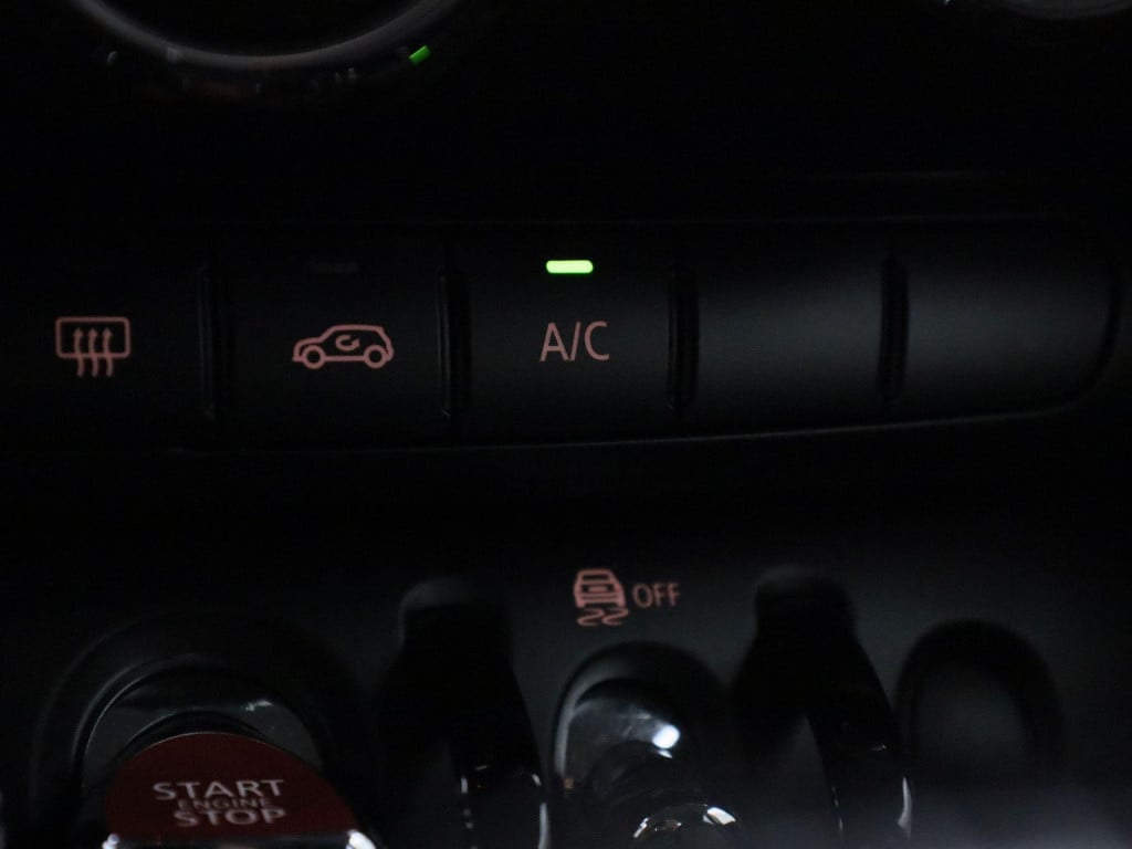 Mini Cooper mini 1.5 | lmv | parkeer sensoren | navigatie | airco | cruise 