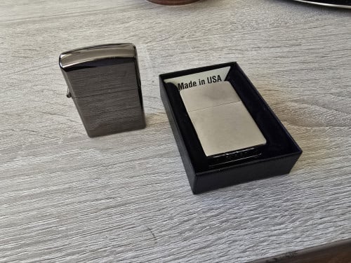 Te koop 2 Zippo's