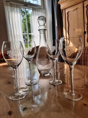 WIJNSET - KARAAF & 4 WIJNGLAZEN