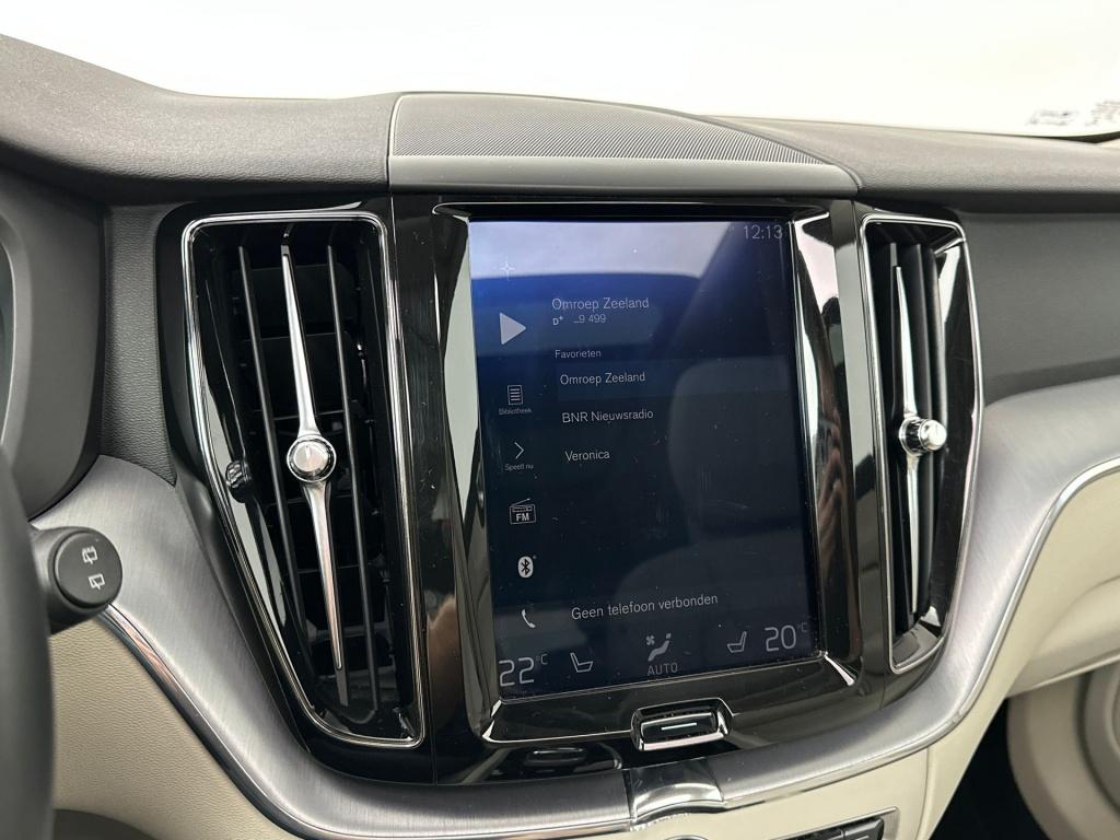 Volvo XC60 t8 390pk recharge momentum|