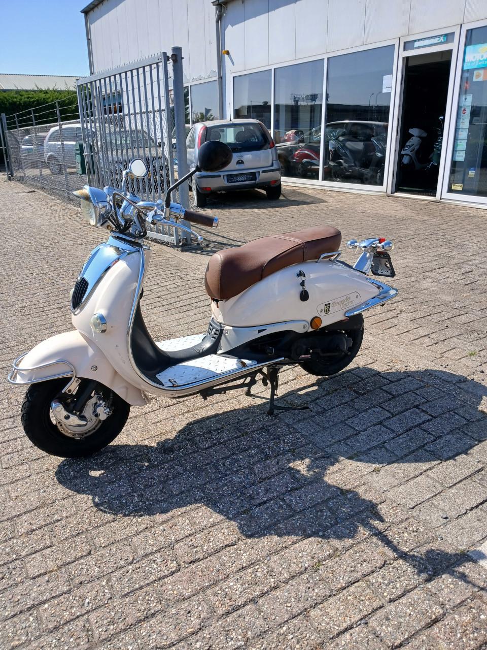 Grand Retro