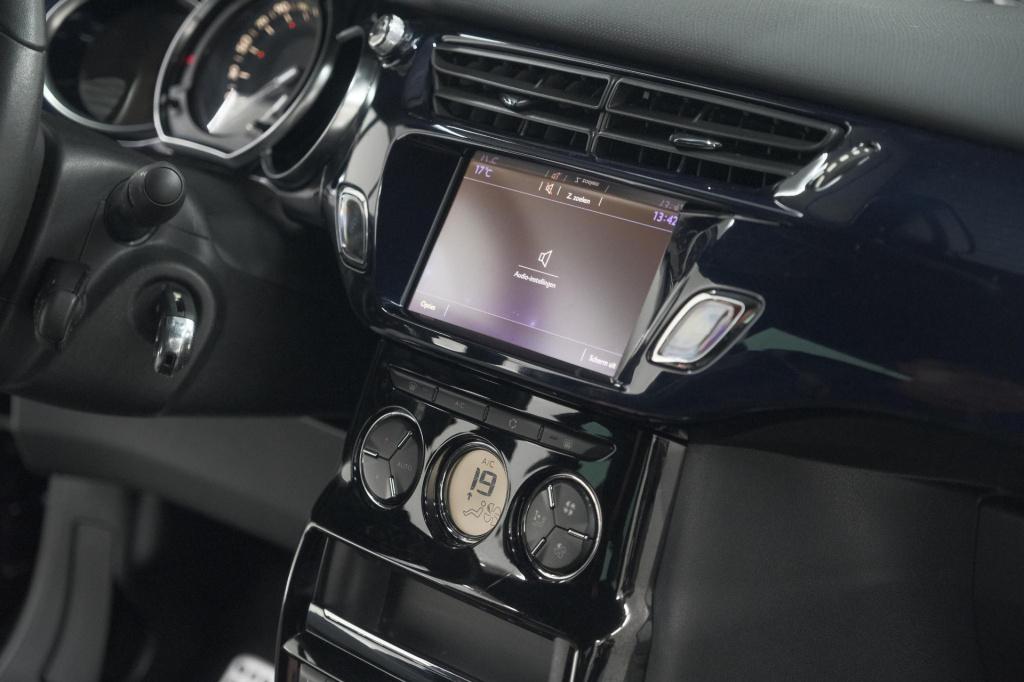 Ds Ds 3 puretech 110 so chic | camera | navigatie | parkeersensoren | clima