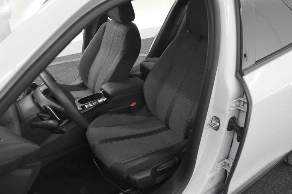 Peugeot 2008 puretech 130 eat8 allure | camera | navigatie | apple carplay 