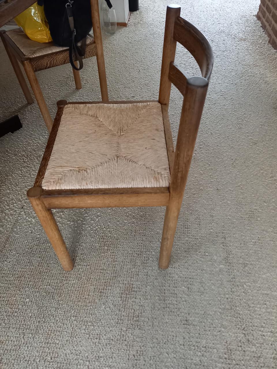 Tafel met 6 stoelen