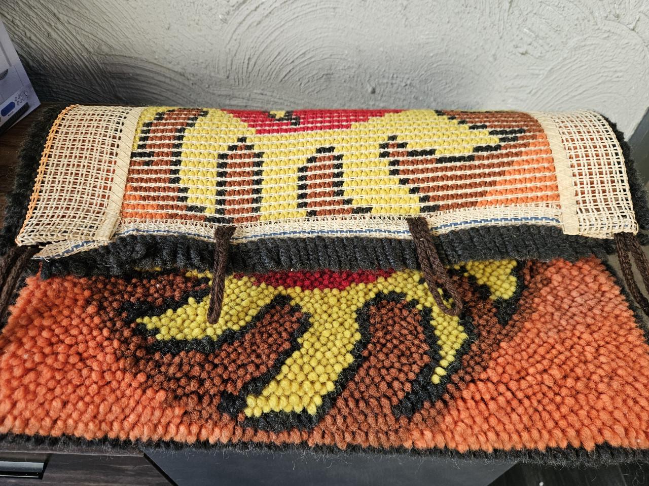 Vintage handgemaakt smyrna wandkleed jaren 70 retro zon