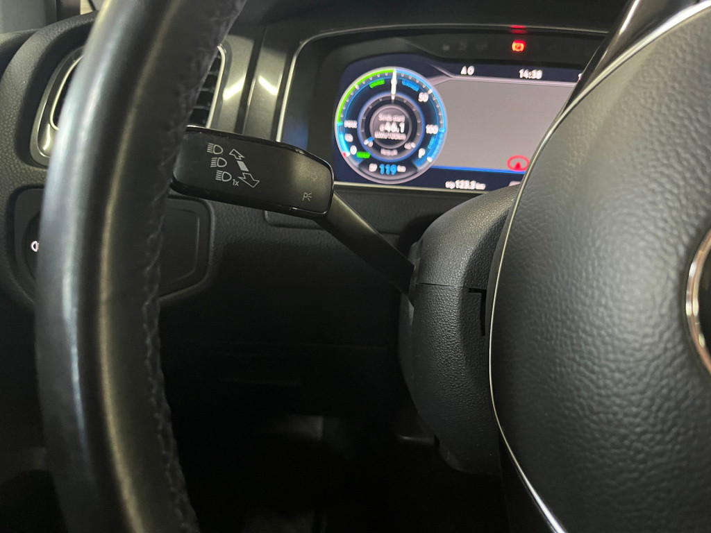 Volkswagen E-golf e-golf 136pk, virtual cockpit, apple carplay, navigatie