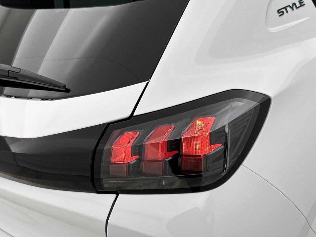 Peugeot 208 75 pk style | rijklaar | apple carplay / android auto | parkeer