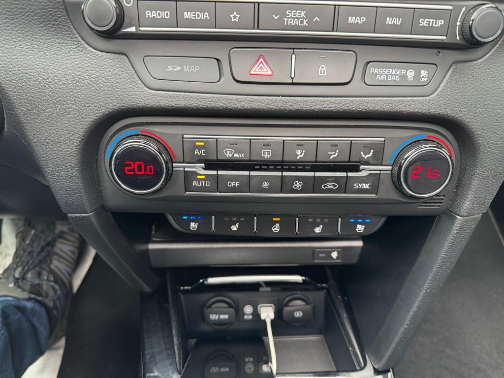 Kia Cee'd 1.4 t-gdi executiveline , apple-carplay, achteruit rijcamera, lee