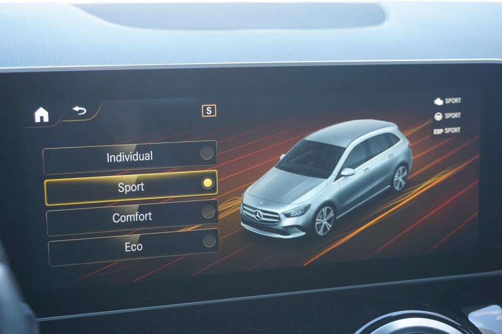 Mercedes-Benz B-Klasse 220 launch edition premium plus climate / navi / pan