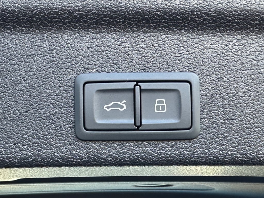 Audi Q3 sportback 45 tfsie s-line | keyless | dode hoek | adapt. cruise | e