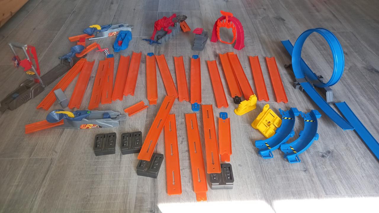 Hotwheel garage haai en brug en toebehoren