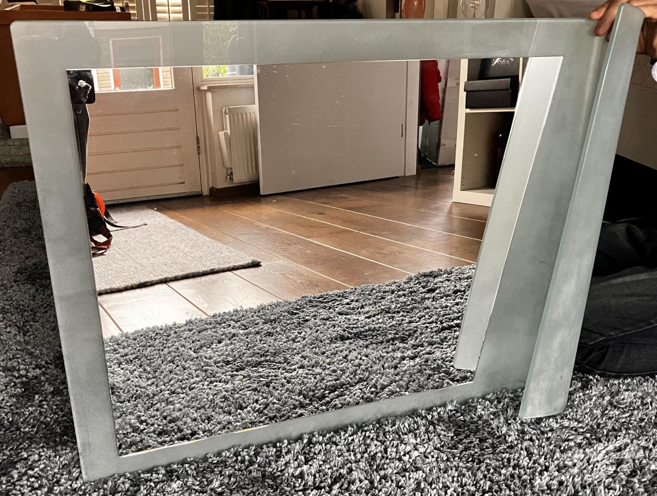 Luxe rechthoekige wandspiegel met matglazen rand / facetrand