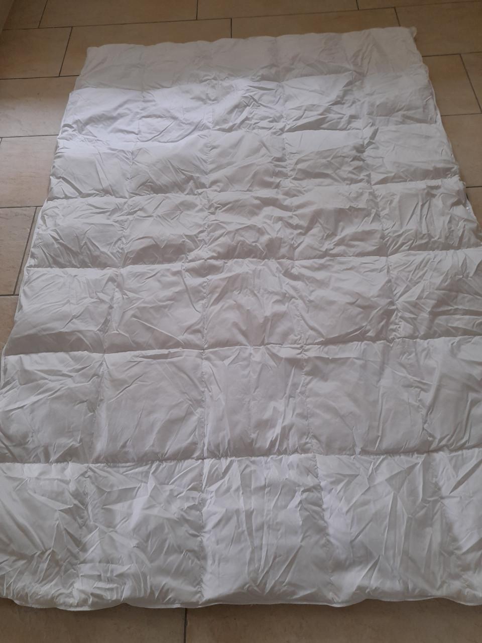 4 seizoenen donzen dekbed ( in nette schone staat ) 140 x 200