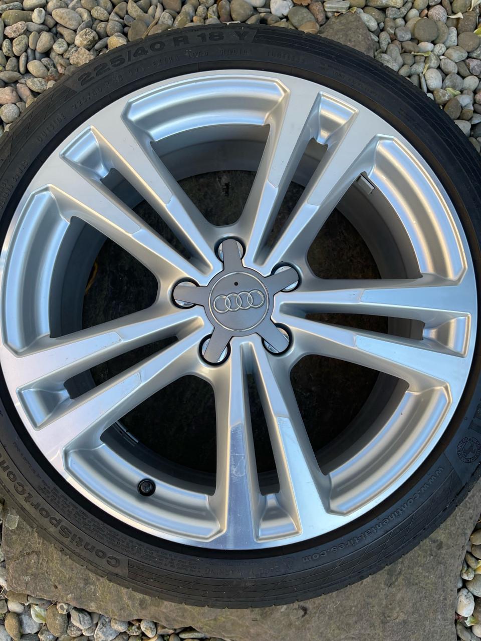 Originele Audi A3 S-line velgen 18 inch (7.5Jx18 ET51) + naafdoppen