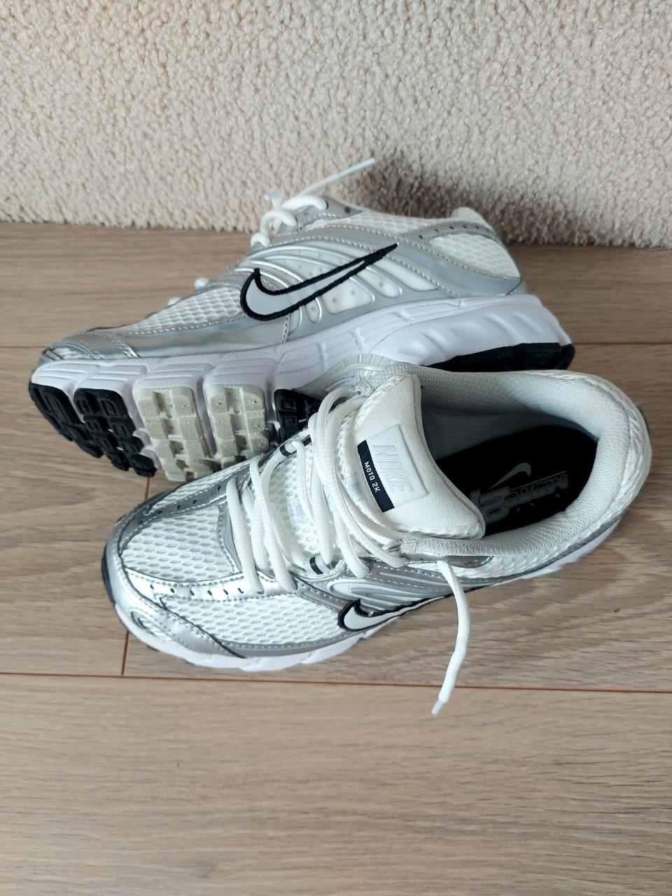 Nike air max moto 2k