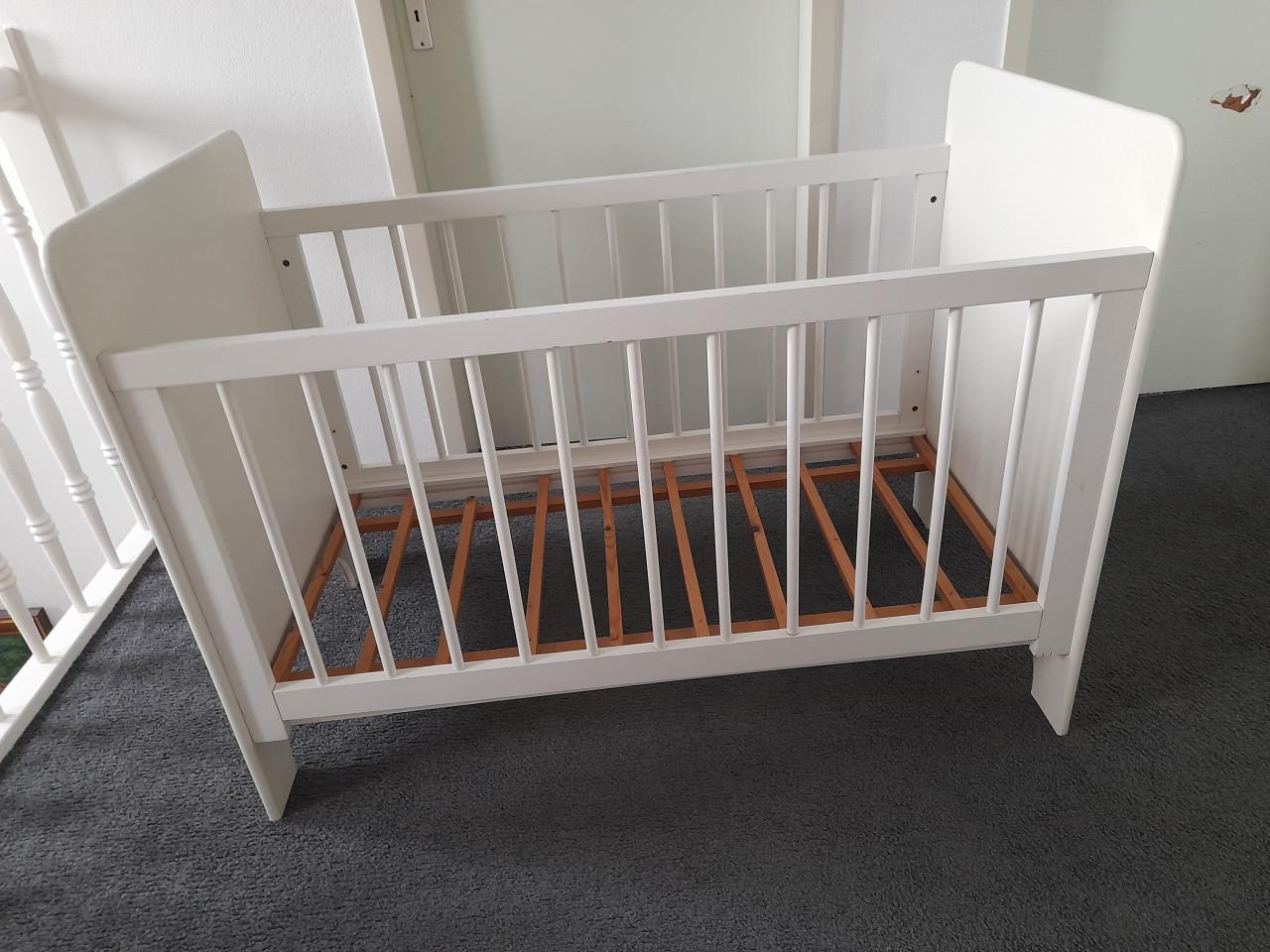 Ledikantje ( in goede staat )