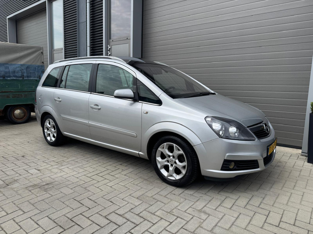 Opel Zafira 1.8 essentia/nwe distri/apk vol jaar/full option/trekhaak