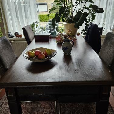 Binnenkort gratis af te halen eettafel