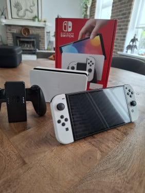 Nintendo Switch Oled + case